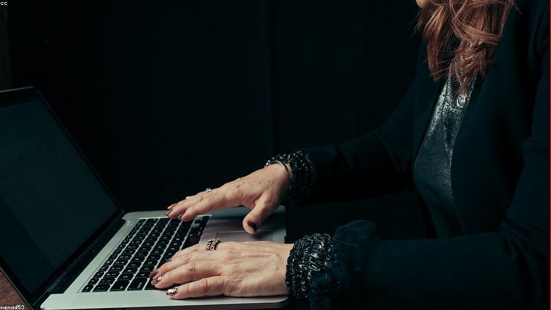 heiliaowang黑料王智能溯源引擎 Pro 界面展示，呈现线索回溯与证据链生成过程